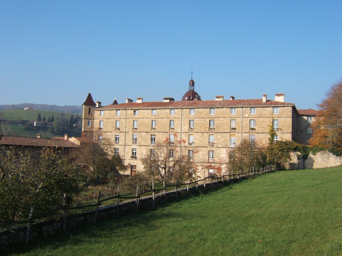 Abbaye de Saint-Antoine-l’Abbaye : histoire, visite et communauté
