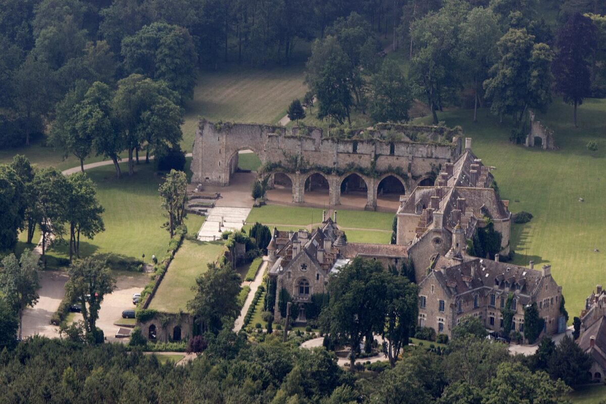 Abbaye des Vaux-de-Cernay : histoire, visite et communauté