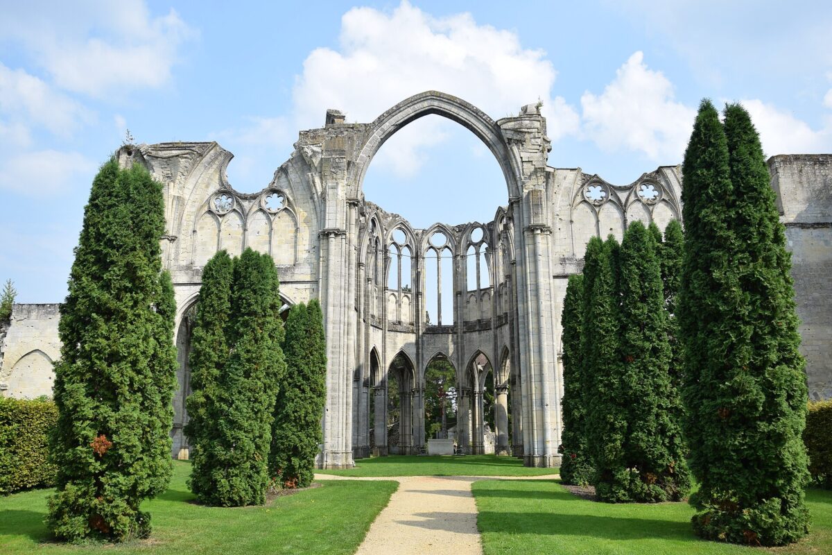 Abbaye Notre-Dame d’Ourscamp : histoire, visite et communauté