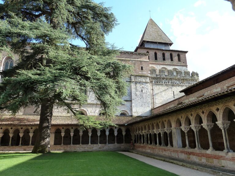 Abbaye Saint-Pierre de Moissac : histoire, visite et communauté