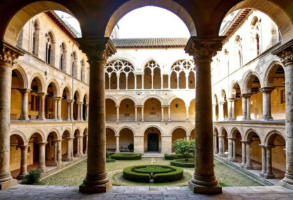 Que visite-t-on dans une abbaye ? Église, cloître, chapitre, dortoir, cellier