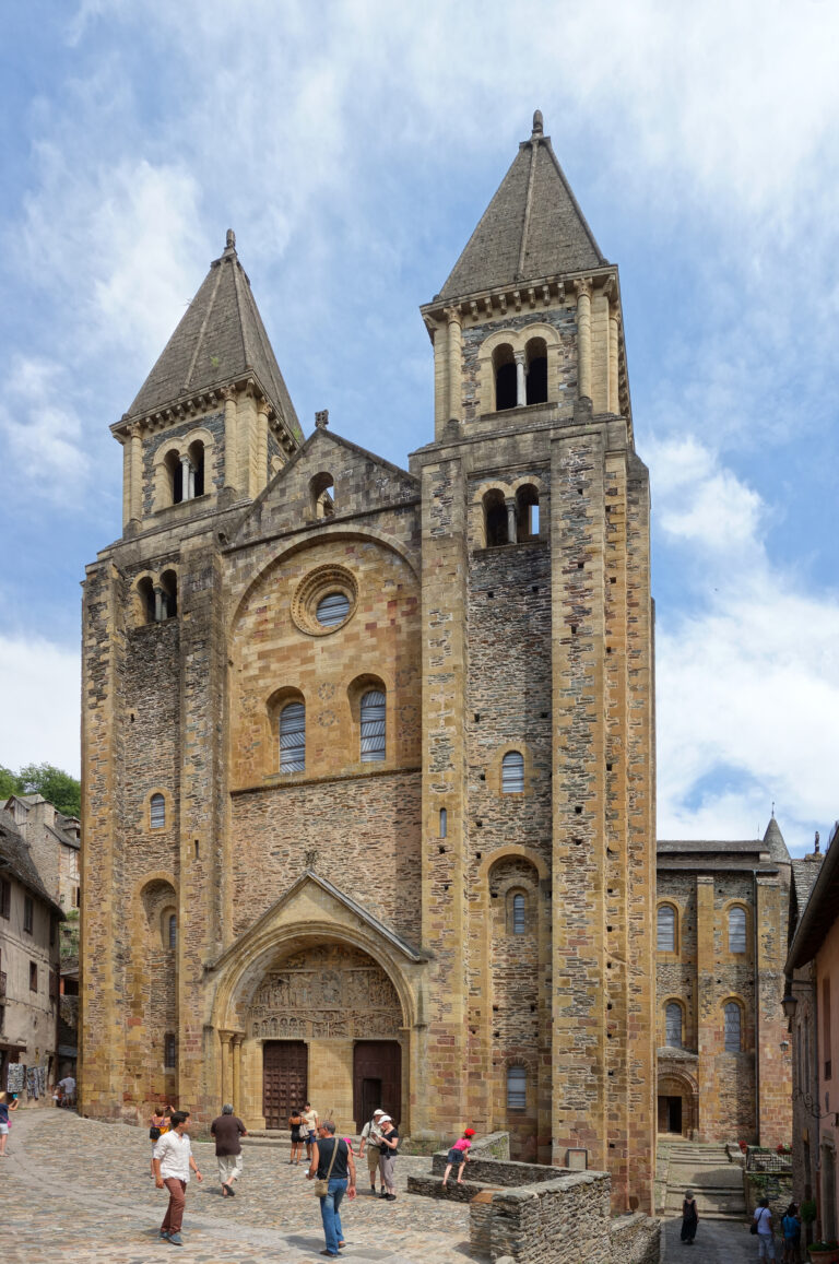 Abbatiale Sainte-Foy de Conques : histoire, visite et communauté
