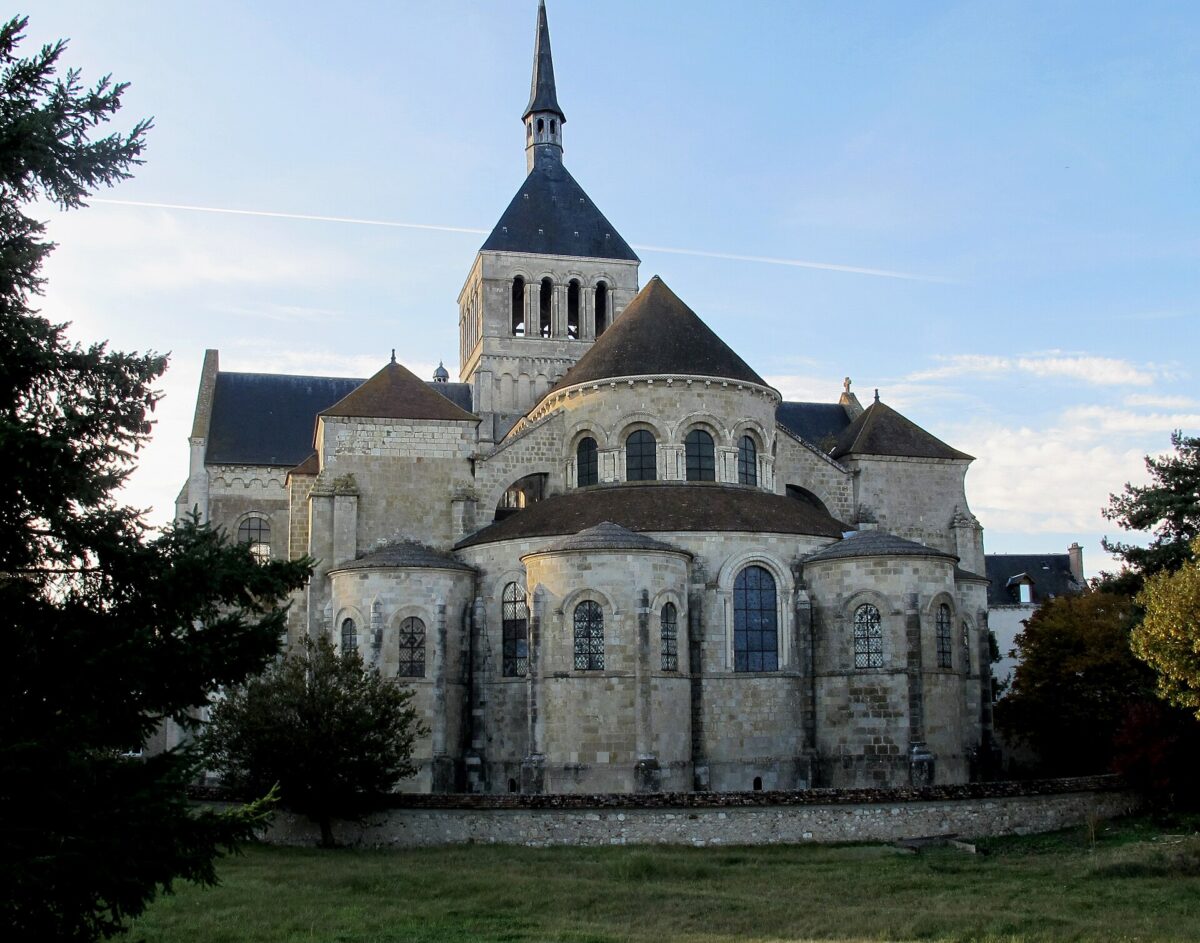 Abbaye de Saint-Benoît-sur-Loire : histoire, visite et communauté