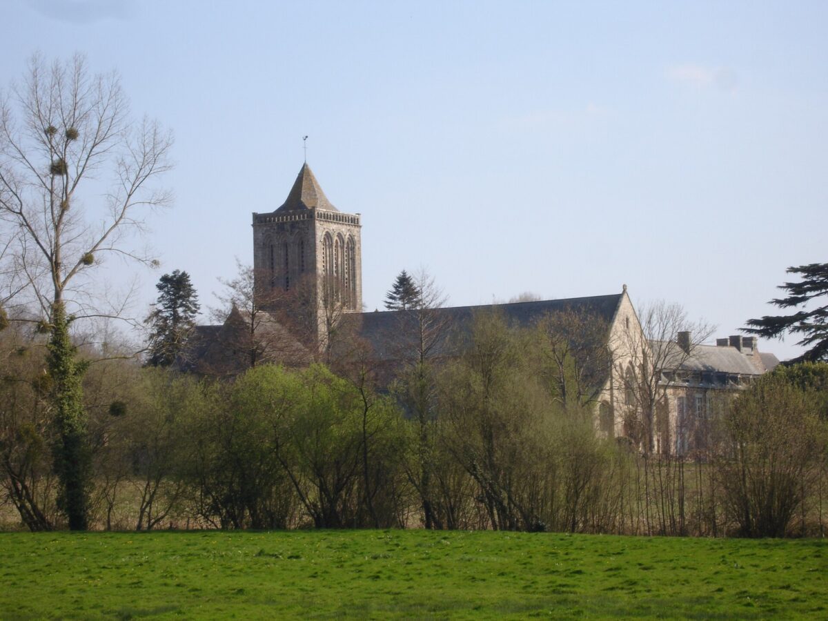 Abbaye de La Lucerne : histoire, visite et communauté