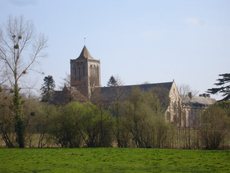 Abbaye de La Lucerne : histoire, visite et communauté