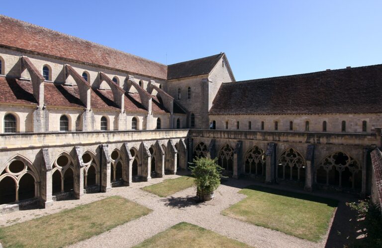 Abbaye De Noirlac : histoire, visite et communauté