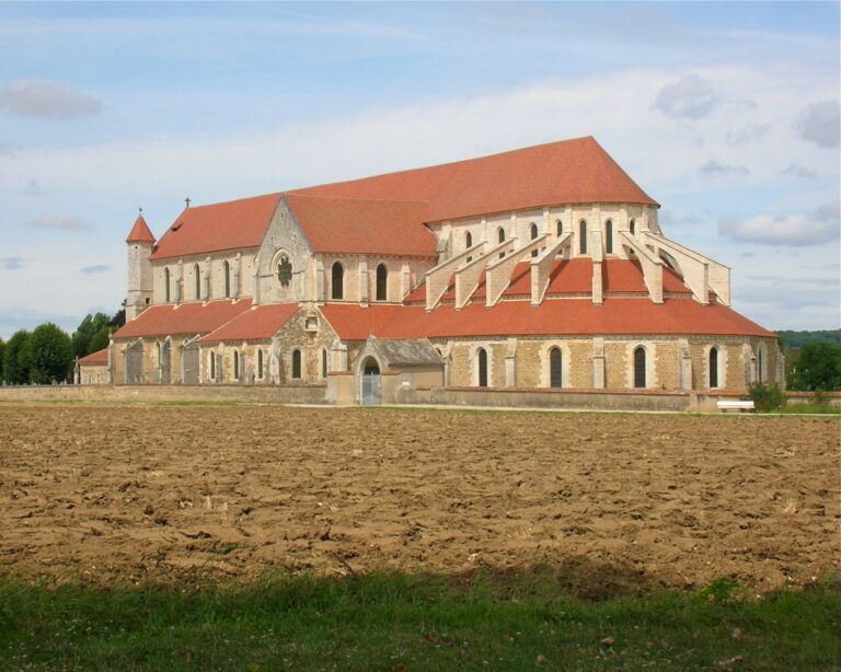 Abbaye de Pontigny : histoire, visite et communauté